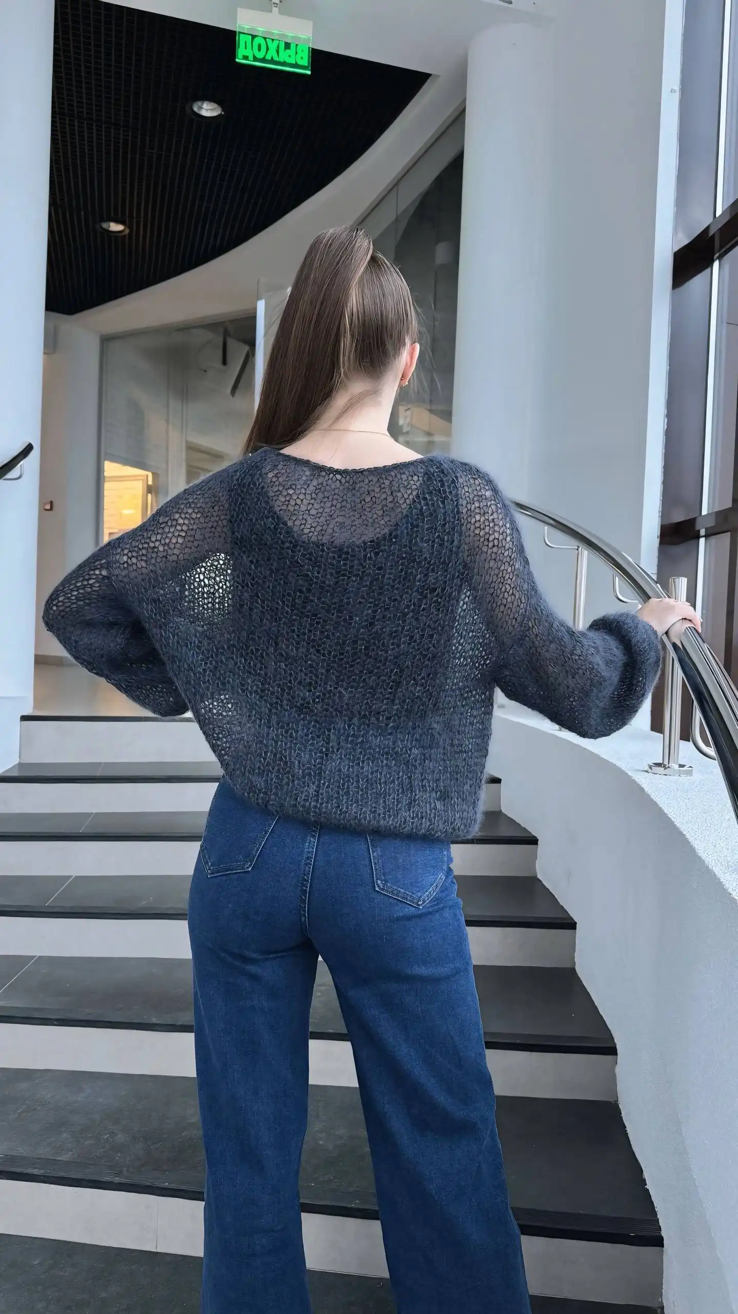 Джемпер из мохера ручной работы