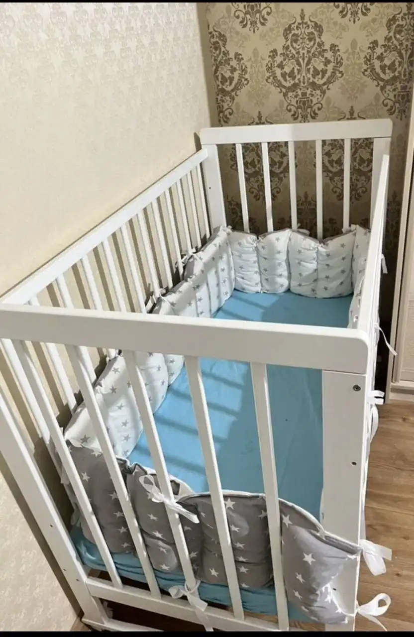 Продам детскую кроватку с матрасом и бортиками