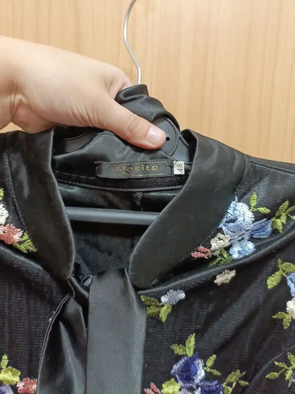 Продажа платьев разных цветов и размеров