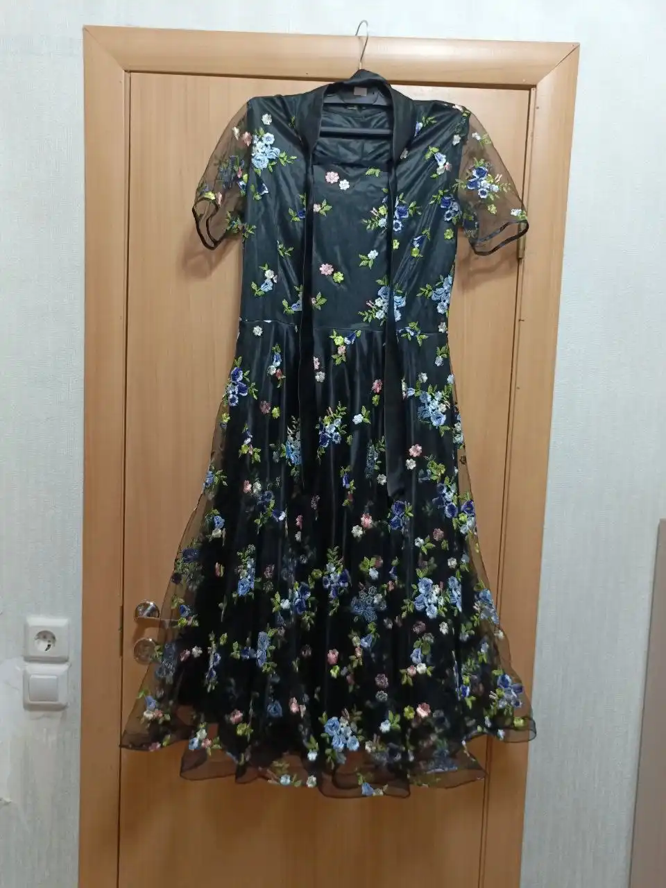 Продажа платьев разных цветов и размеров