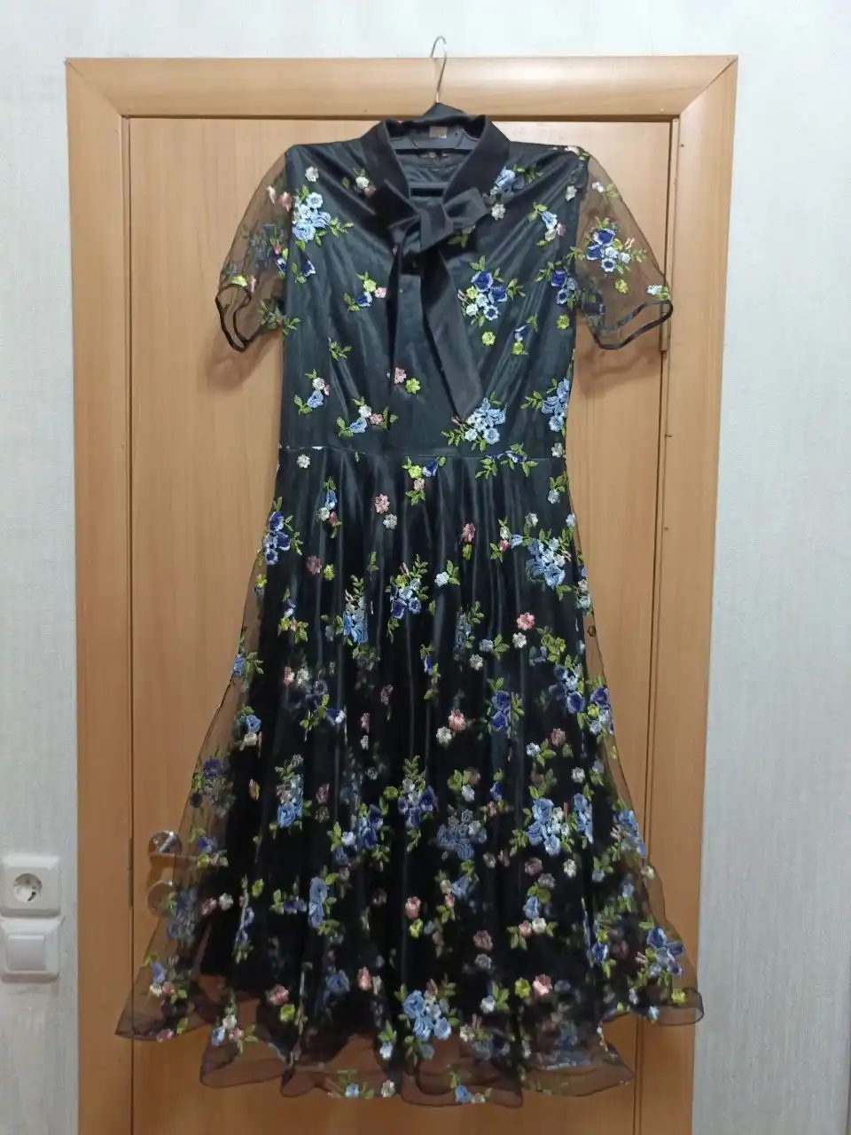 Продажа платьев разных цветов и размеров