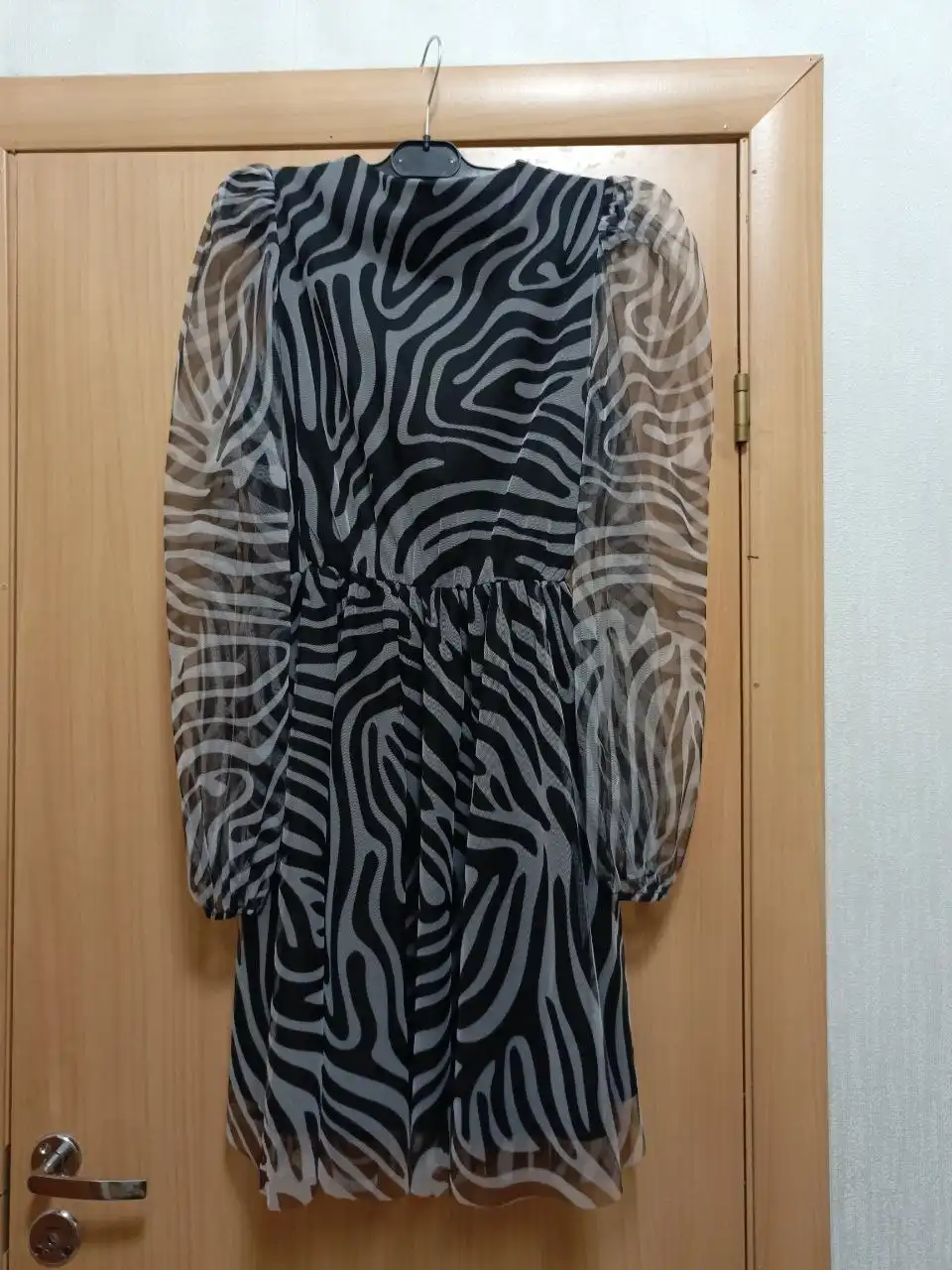 Продажа платьев разных цветов и размеров