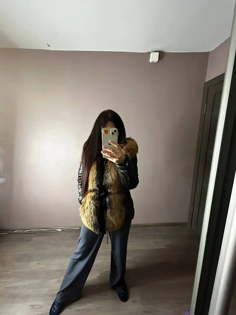 Куртка б/у из натуральной кожи с мехом песца