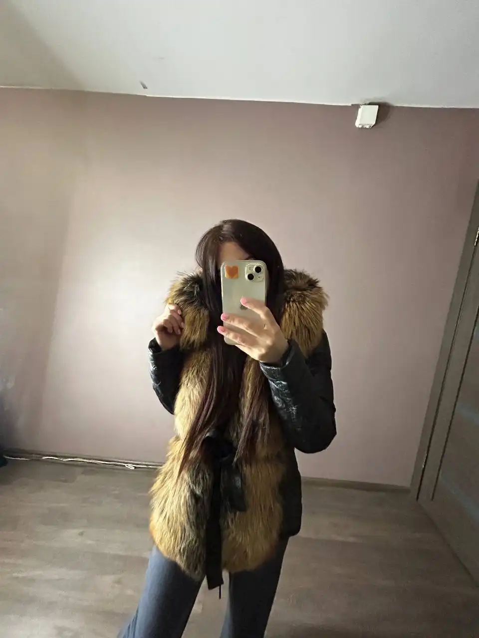 Куртка б/у из натуральной кожи с мехом песца