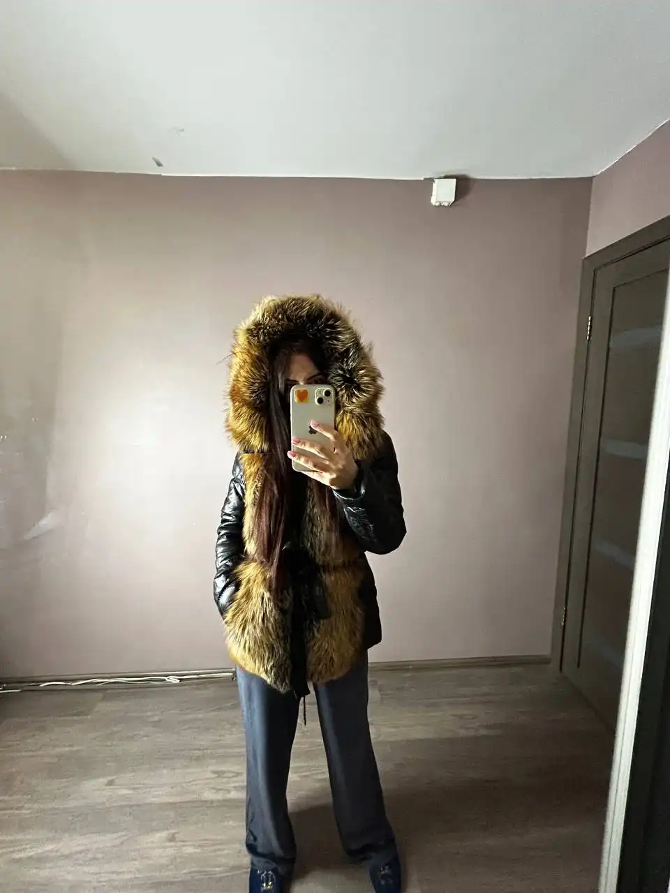 Куртка б/у из натуральной кожи с мехом песца