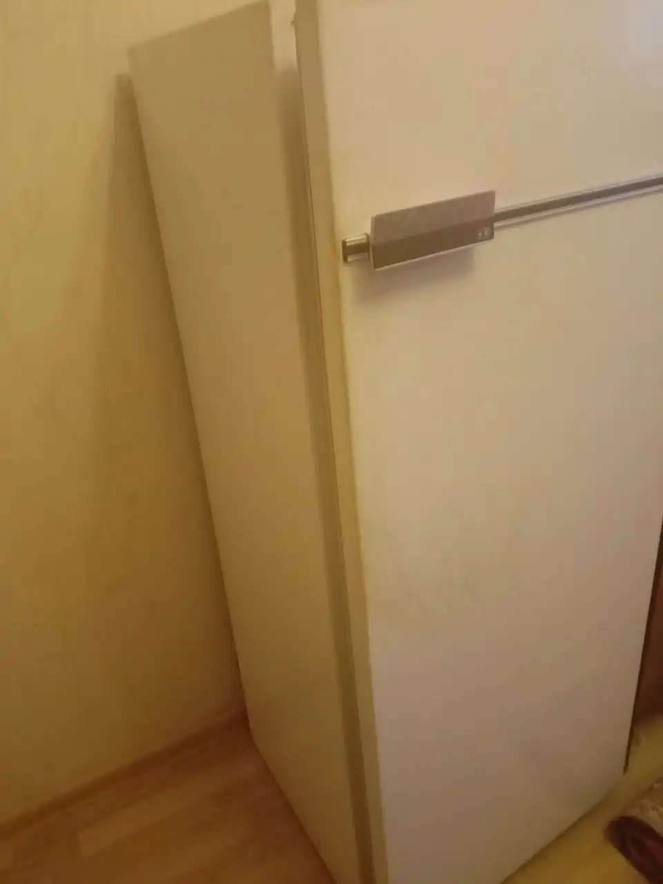 Продается однокамерный холодильник б/у