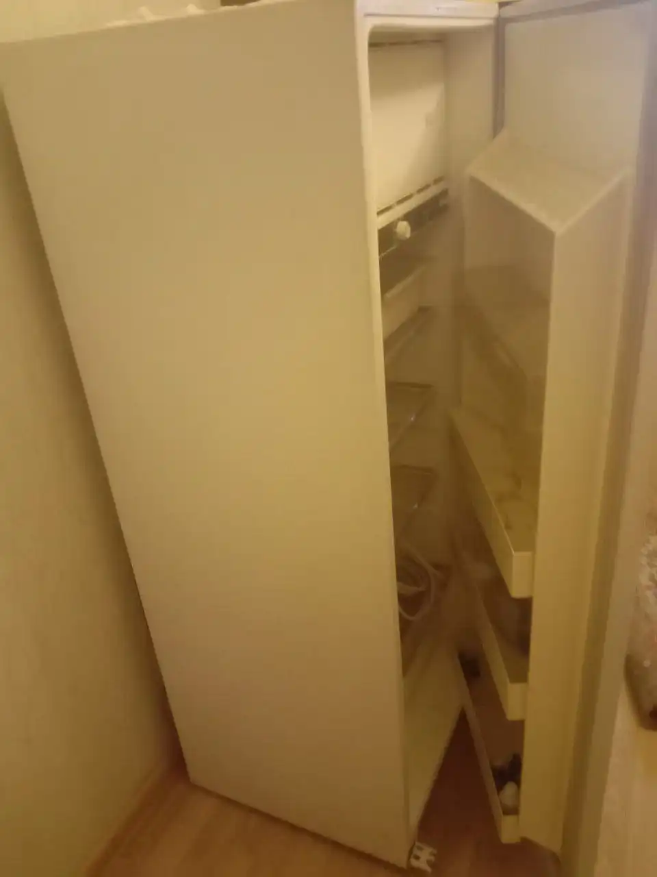 Продается однокамерный холодильник б/у