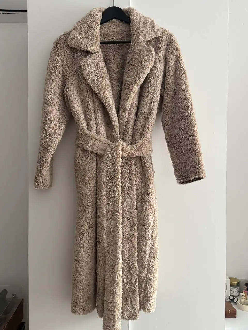 Зимнее пальто бежевое из экомеха