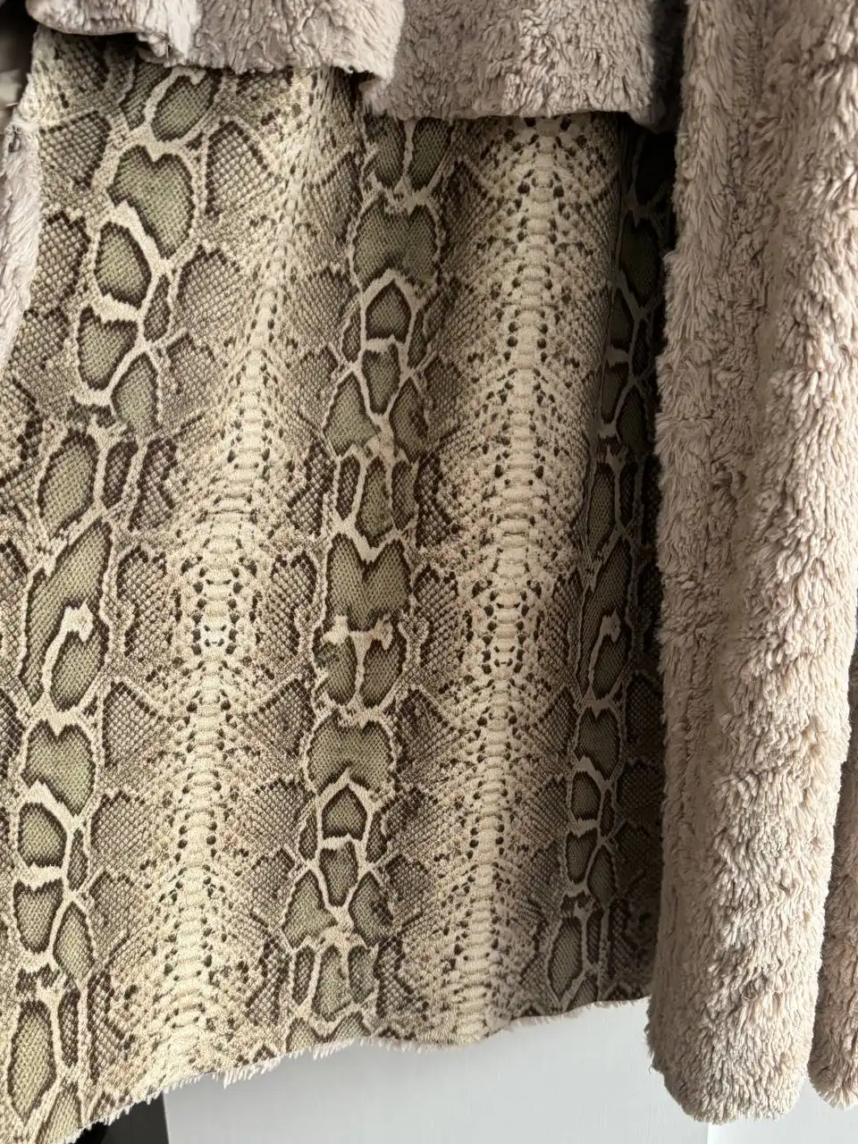 Зимнее пальто бежевое из экомеха