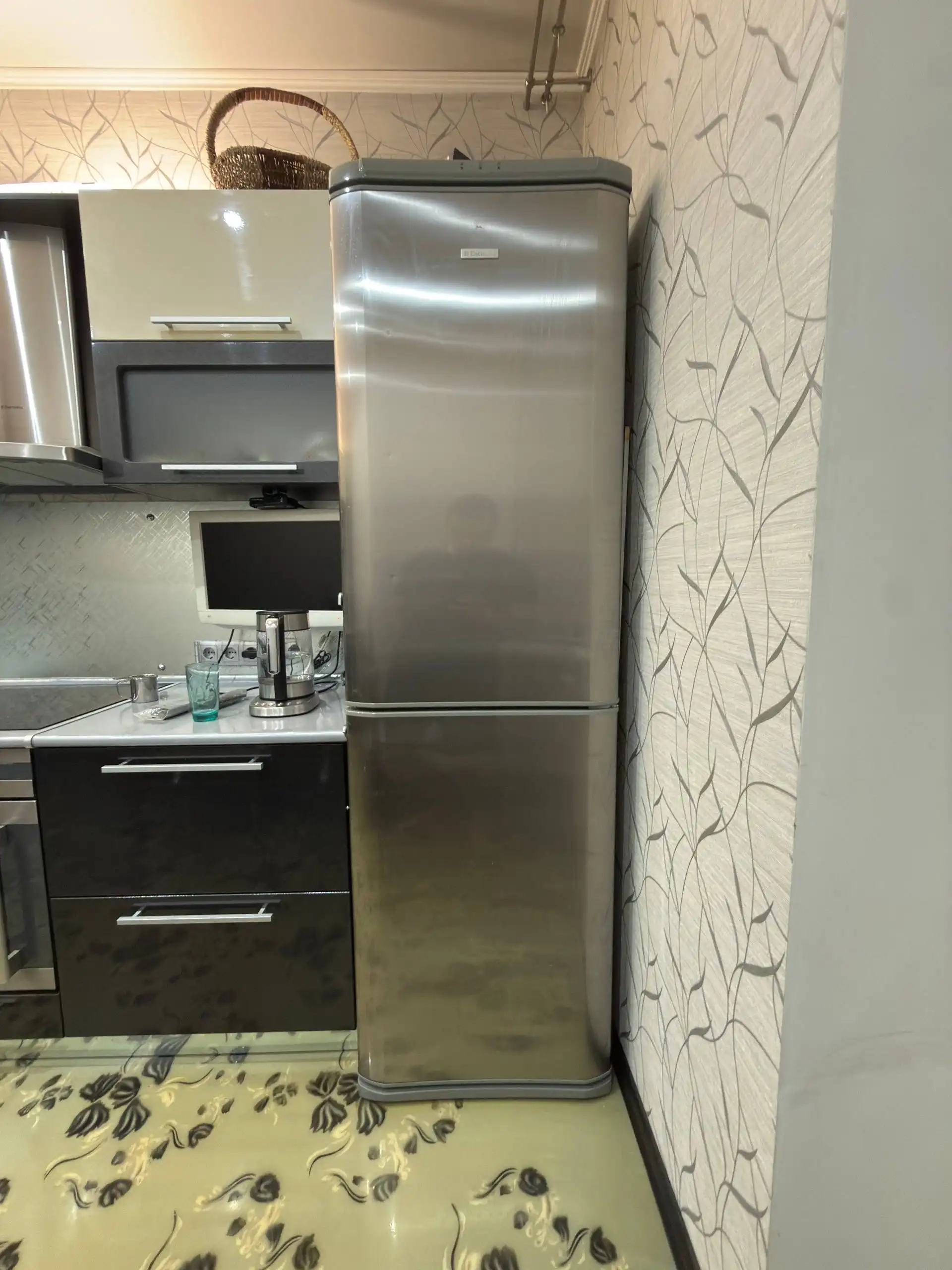 Продам холодильник Электролюкс