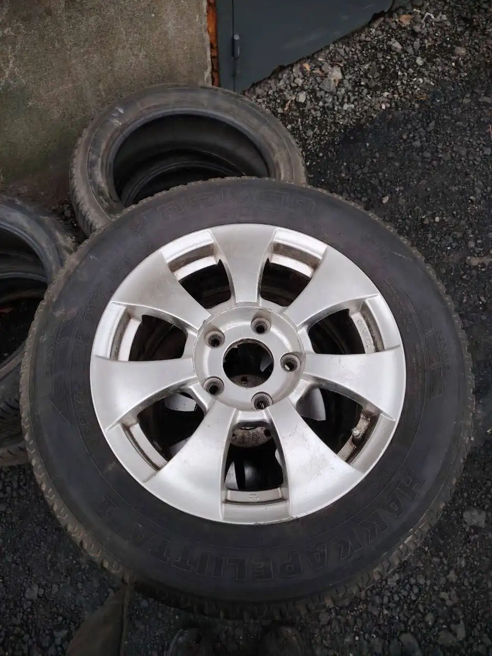 Диски от BMW E36 с зимней резиной