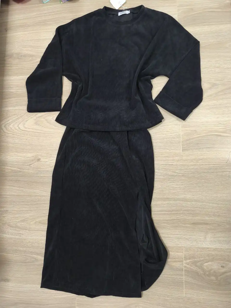 Костюм с юбкой новый велюровый - Костюмы (Одежда) в Мытищи