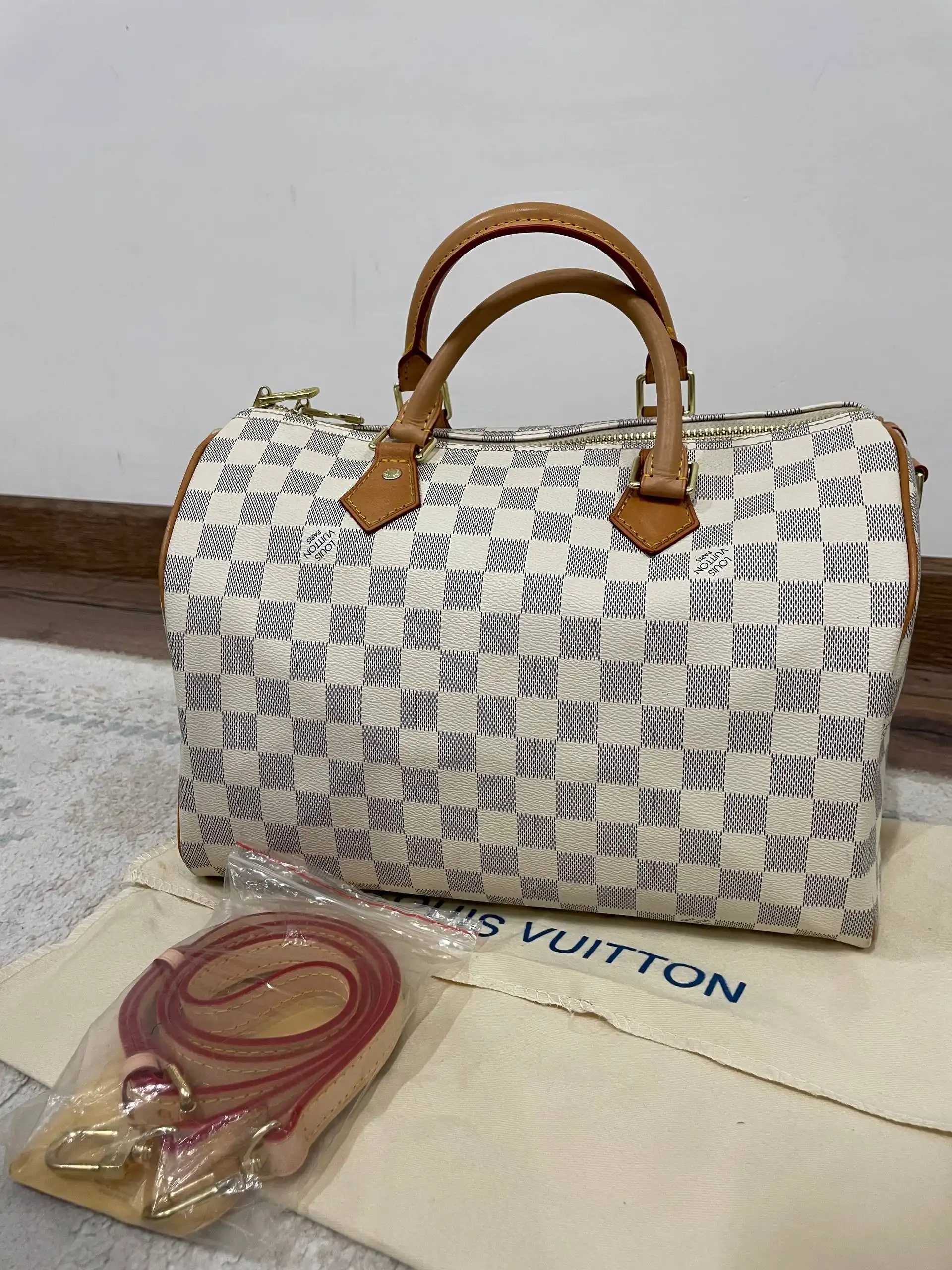 Натуральная кожа и канва - Барахолка в Мытищи