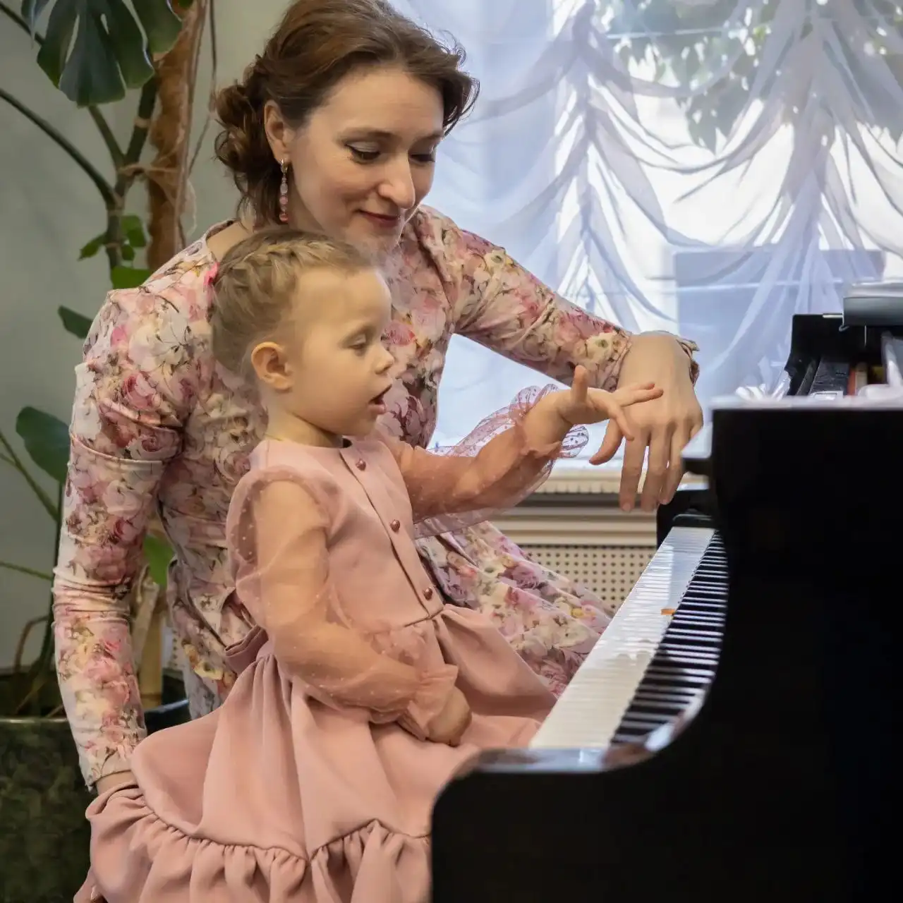 Онлайн-занятия по музыке: вокал, фортепиано, сольфеджио - Образовательные услуги (Услуги) в Мытищи