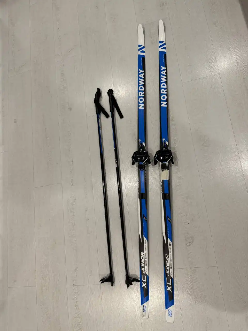 Лыжи 160 с ботинками 35 и чехлом в идеальном состоянии - Лыжи (Хобби и отдых) в Мытищи