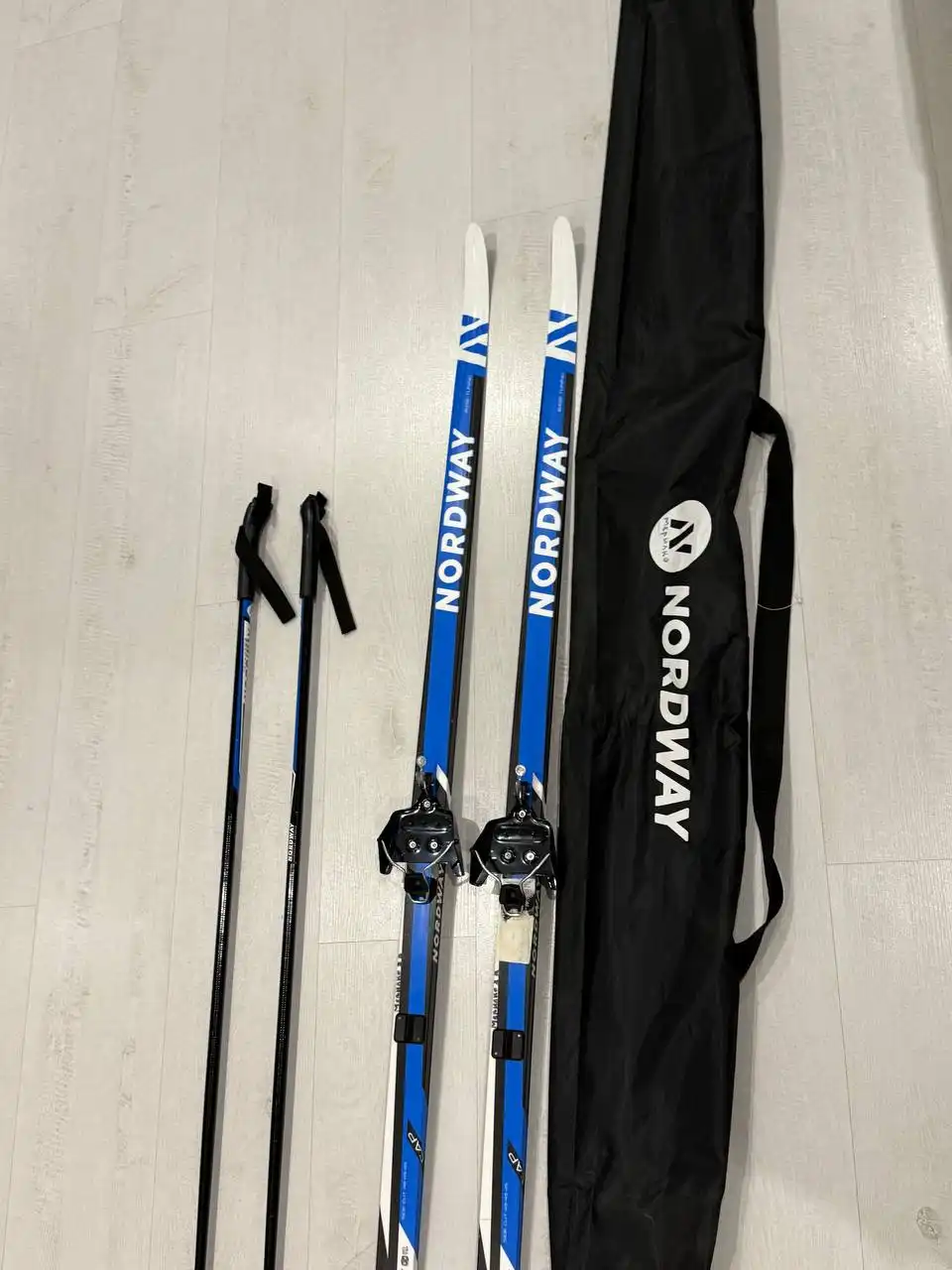 Лыжи 160 с ботинками 35 и чехлом в идеальном состоянии - Лыжи (Хобби и отдых) в Мытищи