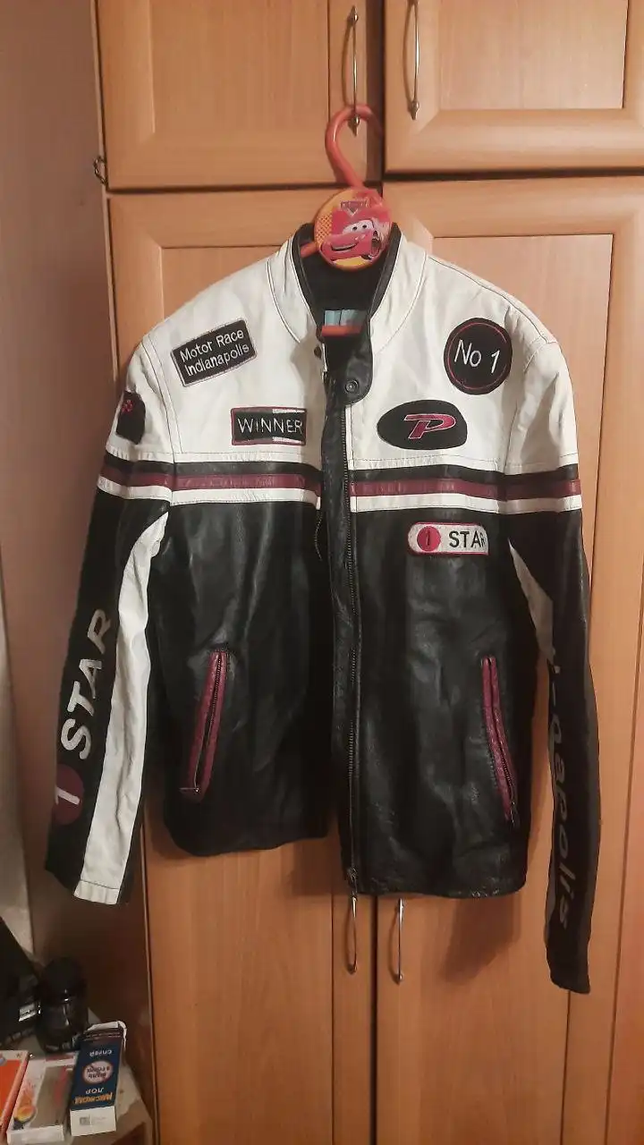 Куртка байкерская кожаная - Верхняя одежда (Одежда) в Мытищи