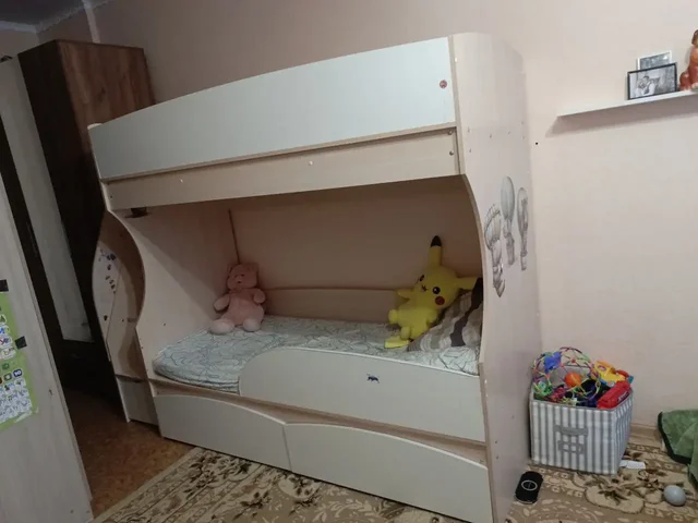 Продажа двухъярусной детской кровати с матрасами и ящиками - Для новорожденных в Мытищи