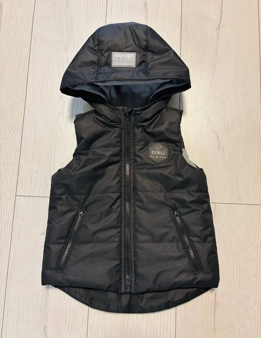 Продам непромокаемую жилетку хорошего качества - Верхняя одежда (Одежда) в Мытищи