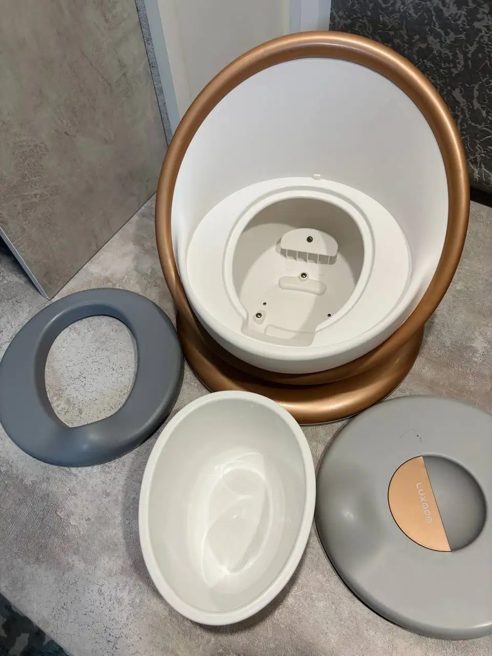 Продам горшок анатомический Luxmon Золотой - Горшки (Товары для детей) в Мытищи