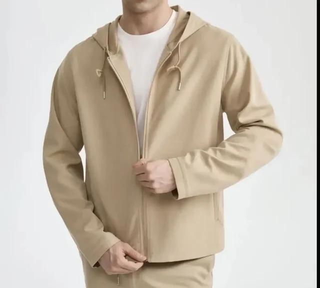 Одежда 50-52 размер с бирками - Школьная форма в Мытищи