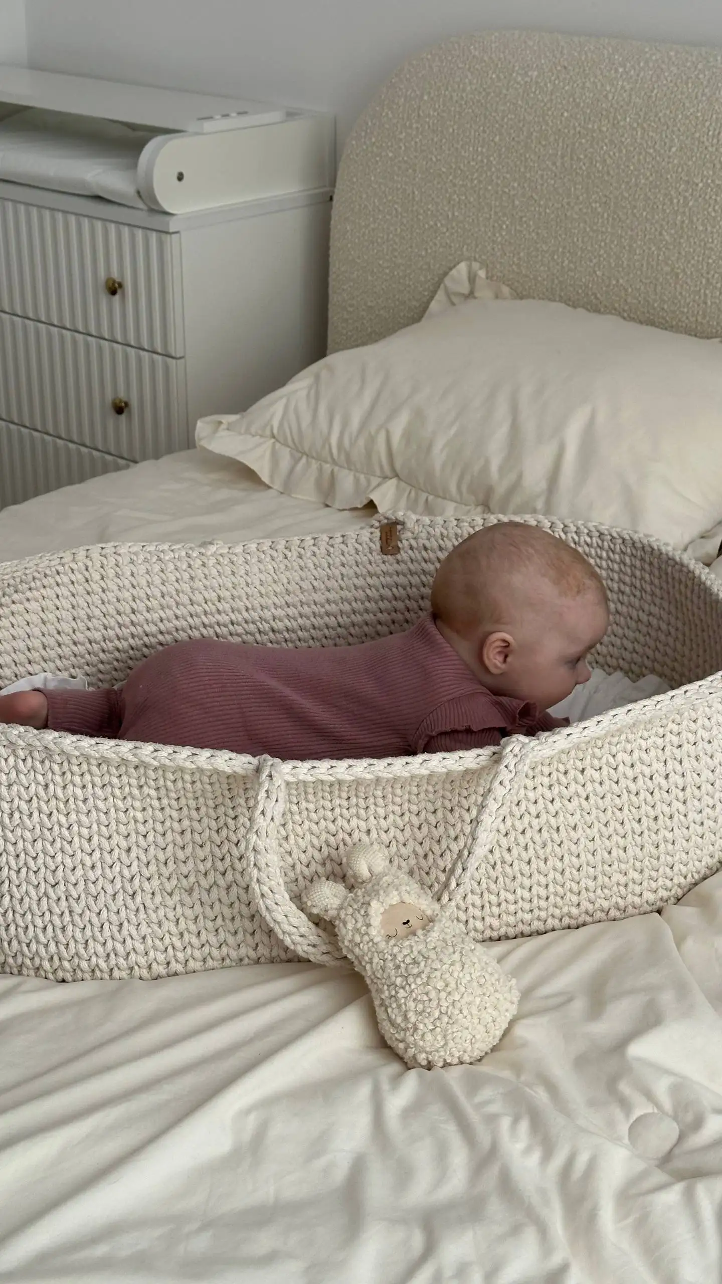 Продается вязанная люлечка с матрасиком - Товары для детей в Мытищи