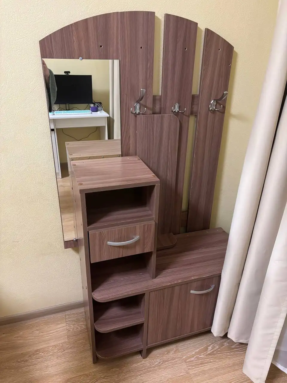 Прихожая с поврежденным крючком - Мебель (Для дома и дачи) в Королев