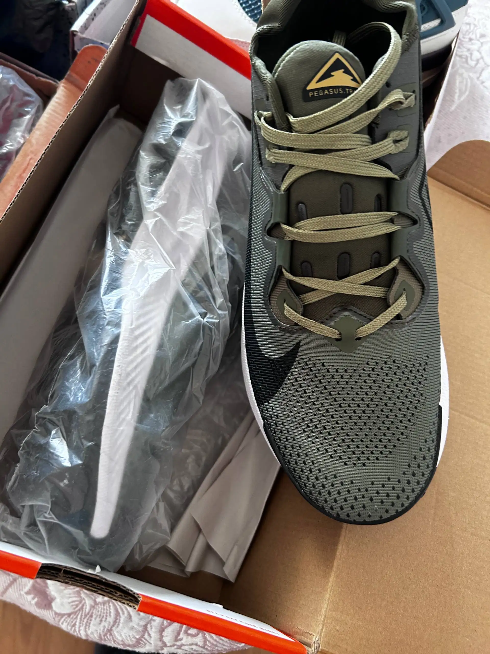 Продажа кроссовок Nike и Campus - Обувь (Одежда) в Неизвестно