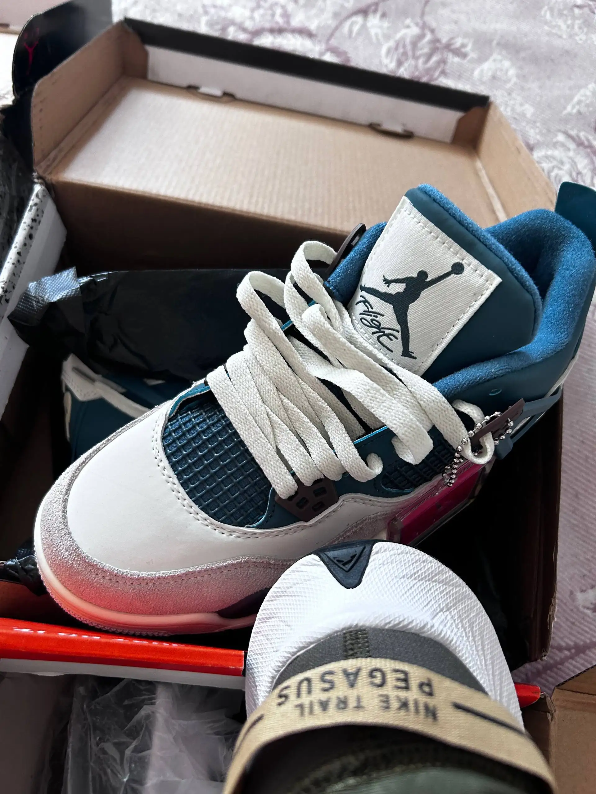 Продажа кроссовок Nike и Campus - Обувь (Одежда) в Неизвестно