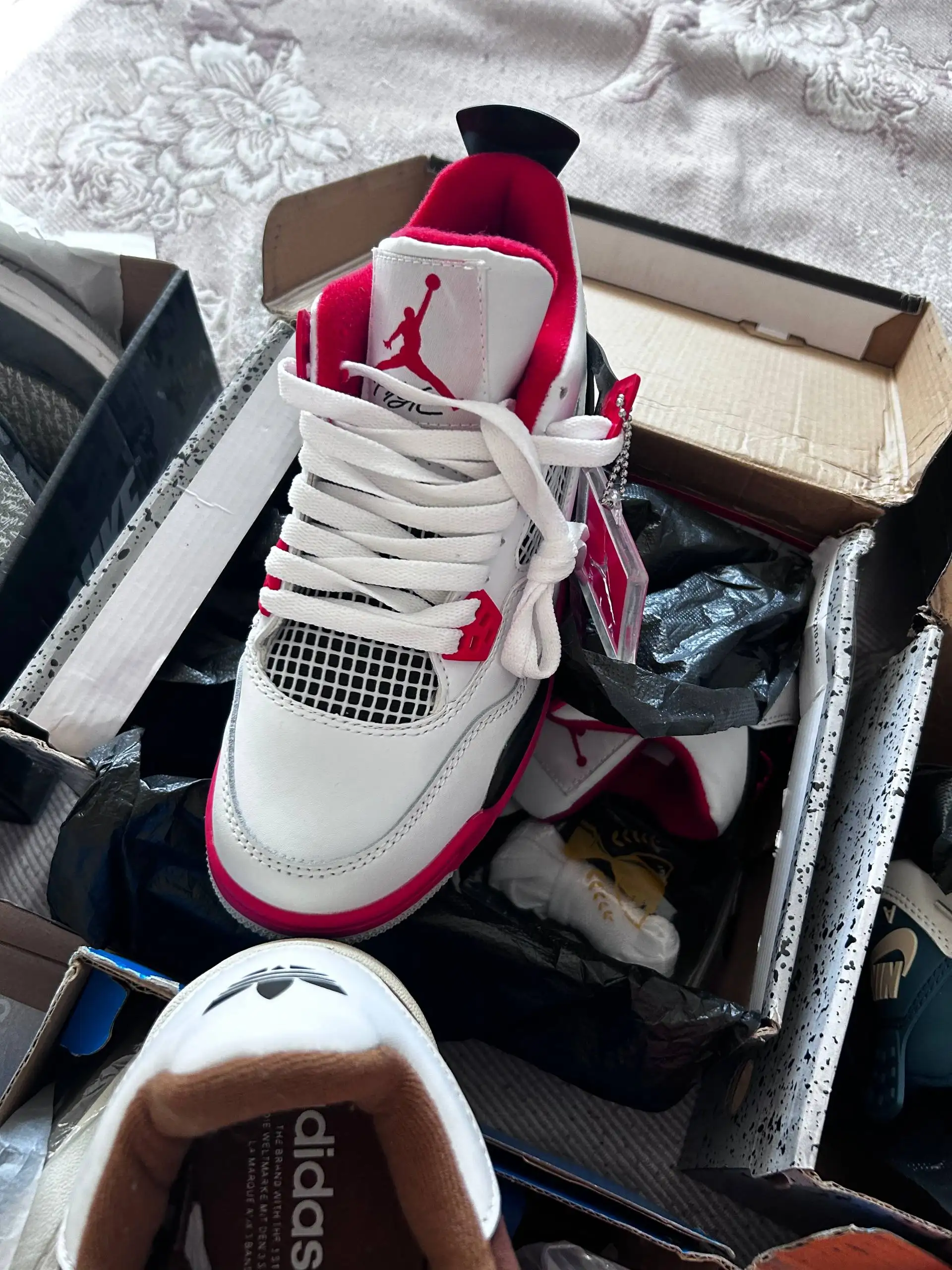 Продажа кроссовок Nike и Campus - Обувь (Одежда) в Неизвестно