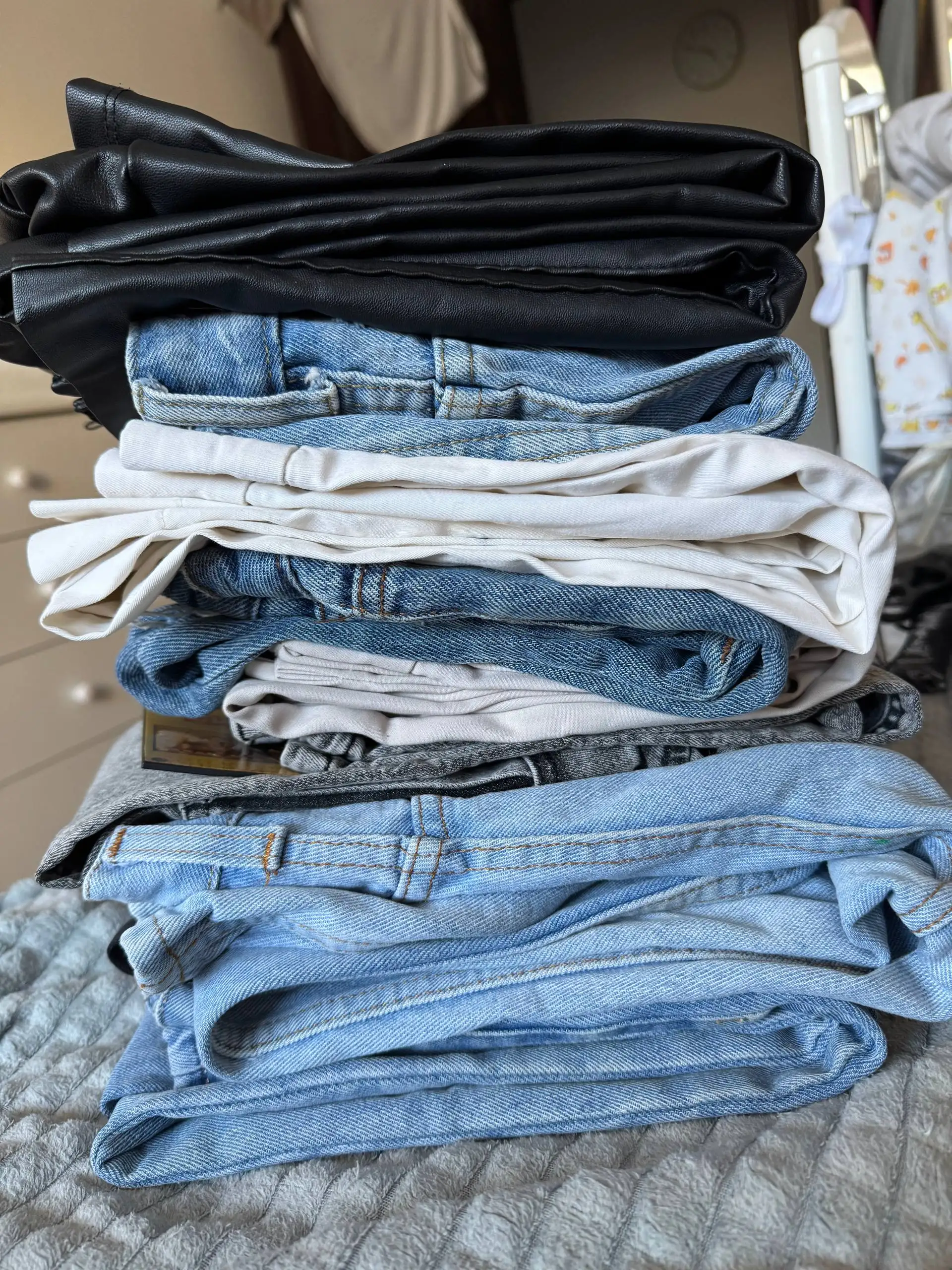 Продажа одежды пакетом: джинсы, брюки, юбки, лосины - Женская одежда (Одежда) в Мытищи