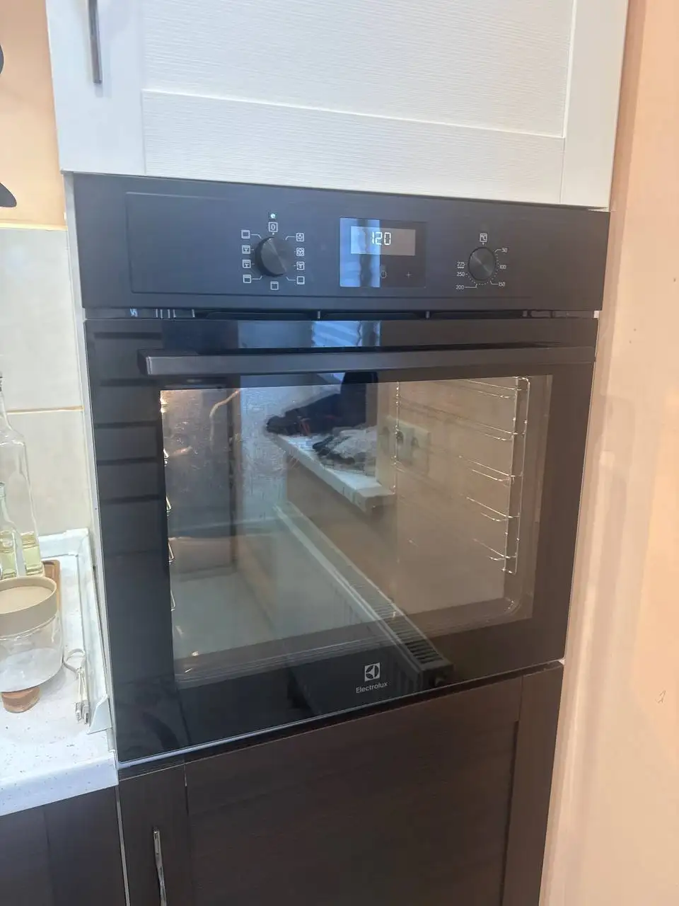 Бытовая техника: духовой шкаф Electrolux и смарт ТВ LG 32 дюйма - Бытовая техника (Электроника) в Мытищи