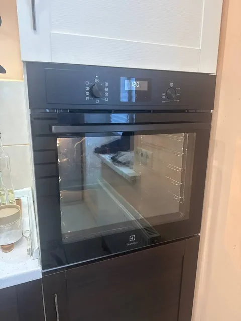 Бытовая техника: духовой шкаф Electrolux и смарт ТВ LG 32 дюйма - Бытовая техника в Мытищи