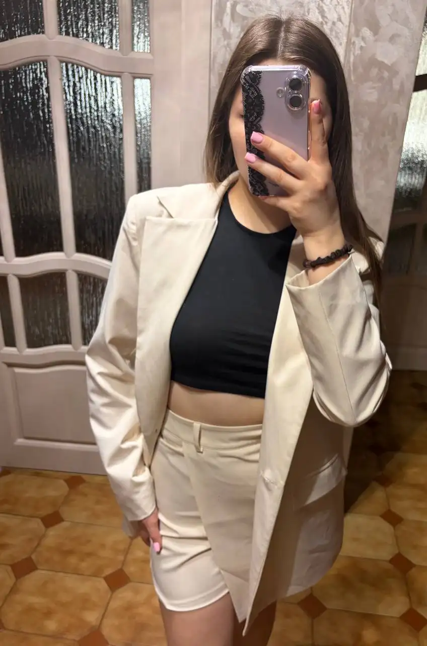 Костюм женский пиджак и юбка-шорты бежевый - Женская одежда (Одежда) в Мытищи