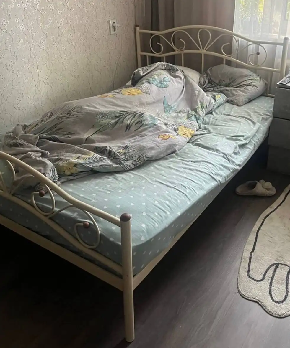 Продается металлическая кровать 140х200 - Мебель (Для дома и дачи) в Мытищи