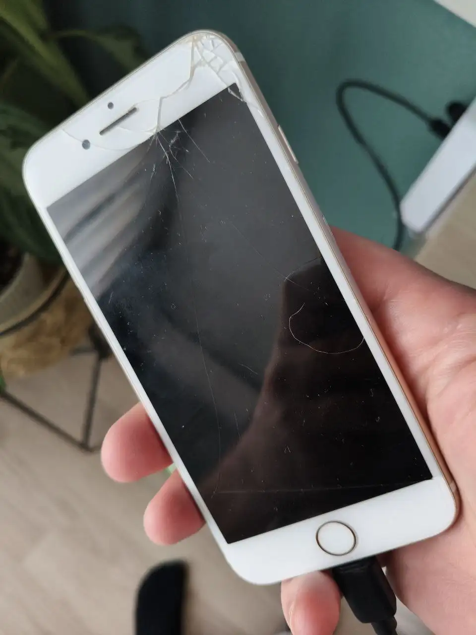 Айфон 7 128гб с разбитым стеклом - Смартфоны (Электроника) в Мытищи