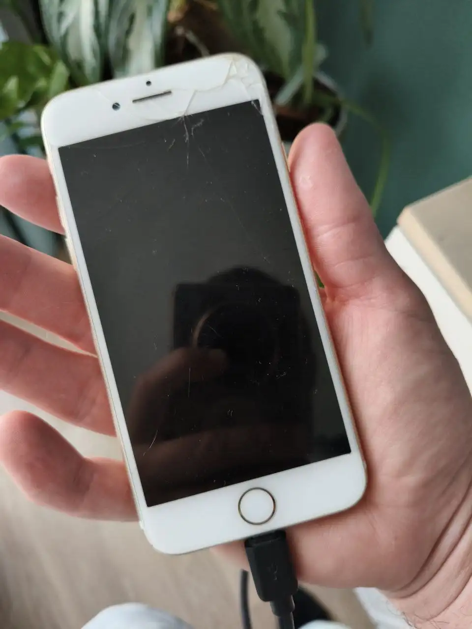 Айфон 7 128гб с разбитым стеклом - Смартфоны (Электроника) в Мытищи