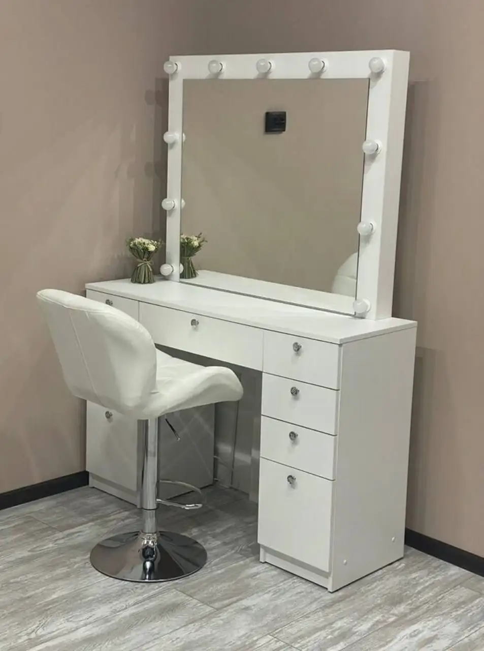 Продажа гримерного столика б/у - Барахолка в Мытищи