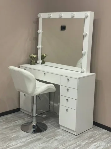 Продажа гримерного столика б/у - Двери в Мытищи