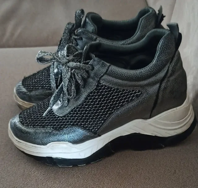 Кроссовки р.37, лёгкие и удобные - Пиджаки в Мытищи