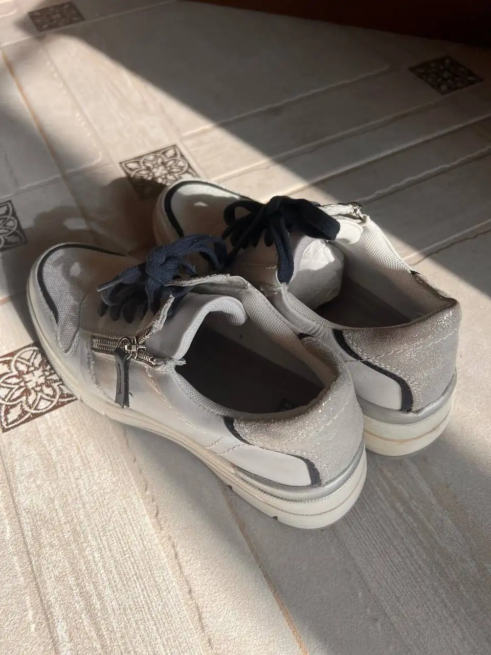 Кроссовки женские 38 размера, состояние хорошее - Обувь (Одежда) в Мытищи