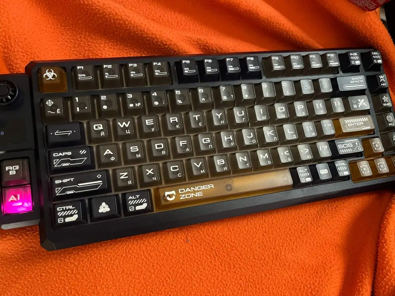 Клавиатура механическая черная с экраном и подсветкой - Электроника в Мытищи