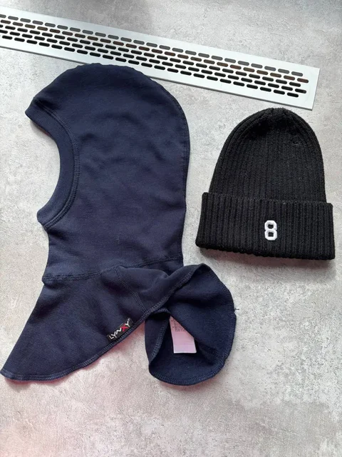 Шапка весна-осень б/у и шлем тонкий на флисе новый - Ветровки в Мытищи