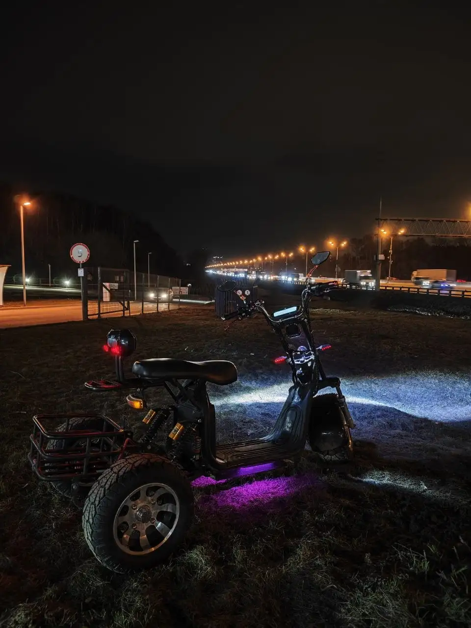 Продам электро 3000W, комплект зимней резины, зарядное устройство - Аксессуары и запчасти (Электроника) в Мытищи