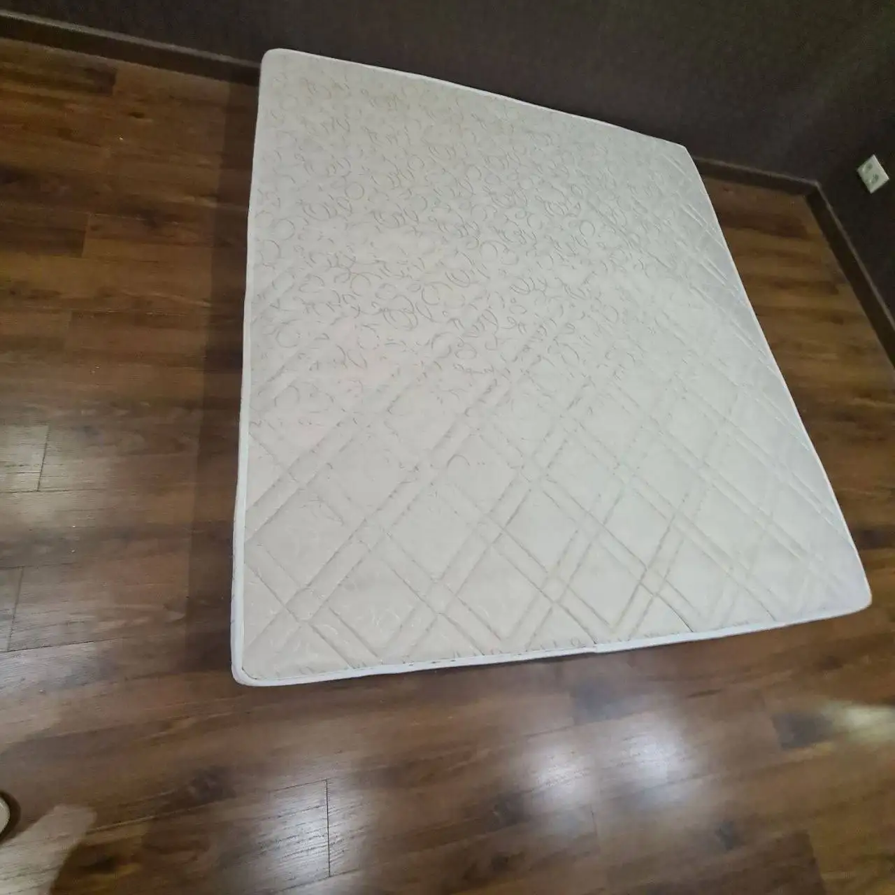 Продам матрас 180x200 с эффектом зима-лето - Мебель (Для дома и дачи) в Мытищи