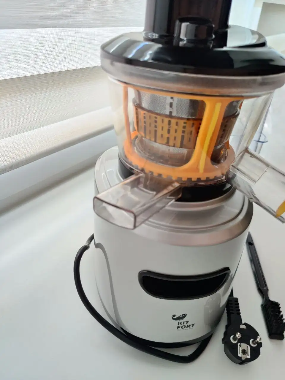 Продам шнековую соковыжималку в отличном состоянии - Кухонная техника (Для дома и дачи) в Королев