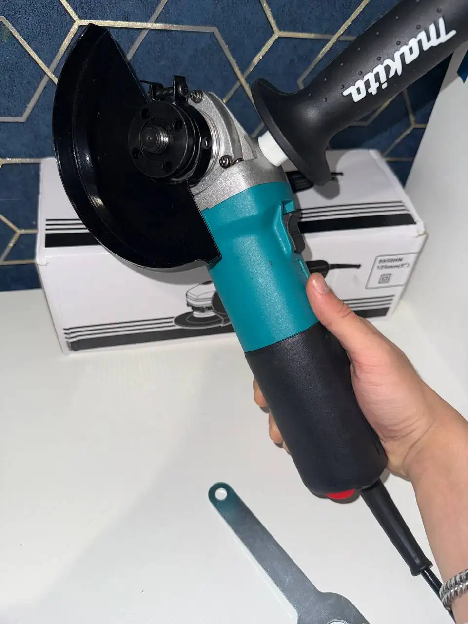 Болгарка Makita 9558 с регулировкой оборотов - Электроинструменты (Готовый бизнес и оборудование) в Ивантеевка