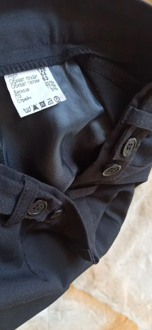 Школьные брюки темно-серые р.128 (как черные) б/у - Школьные брюки (Товары для детей) в Мытищи