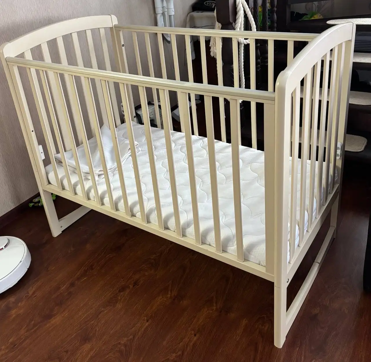 Детская кроватка с матрасом маятником и ящиками - Кроватки и манежи (Товары для детей) в Мытищи