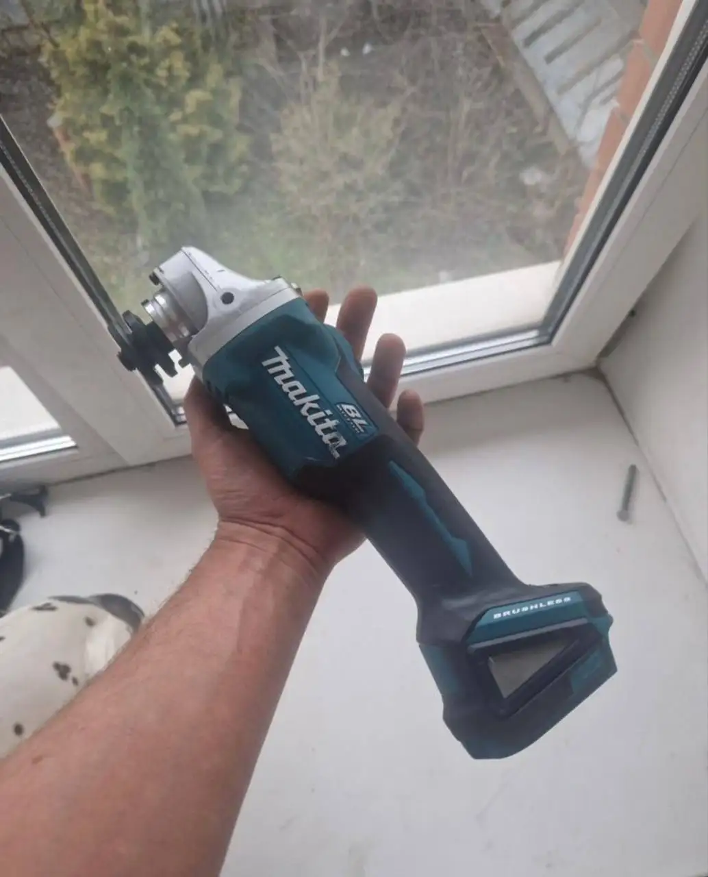 Аккумуляторная болгарка Makita - Электроинструмент (Запчасти) в Ивантеевка